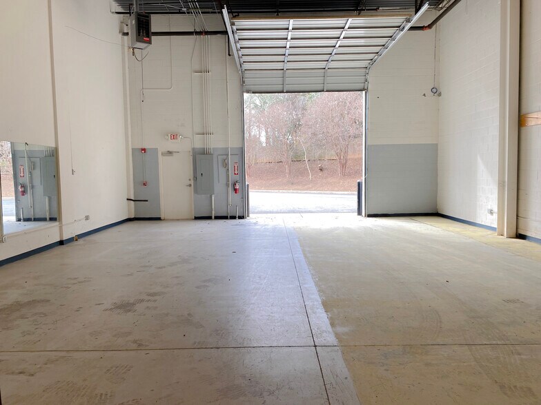 More Photos Of 3120 Latrobe Dr, Charlotte Showroom For Lease