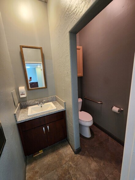 More Photos Of 909 Kapahulu Ave, Honolulu Freestanding For Lease