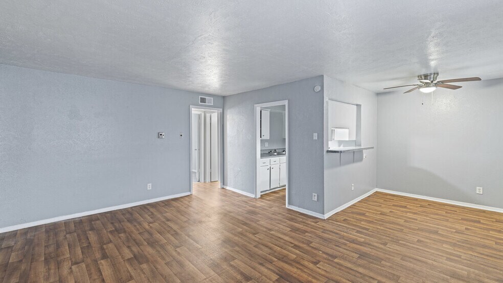 More Photos Of 1025 W Wheatland Rd, Dallas Multifamily For Sale