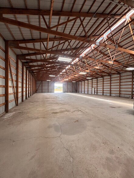 More Photos Of 804 SE 30th St, Des Moines Warehouse For Lease