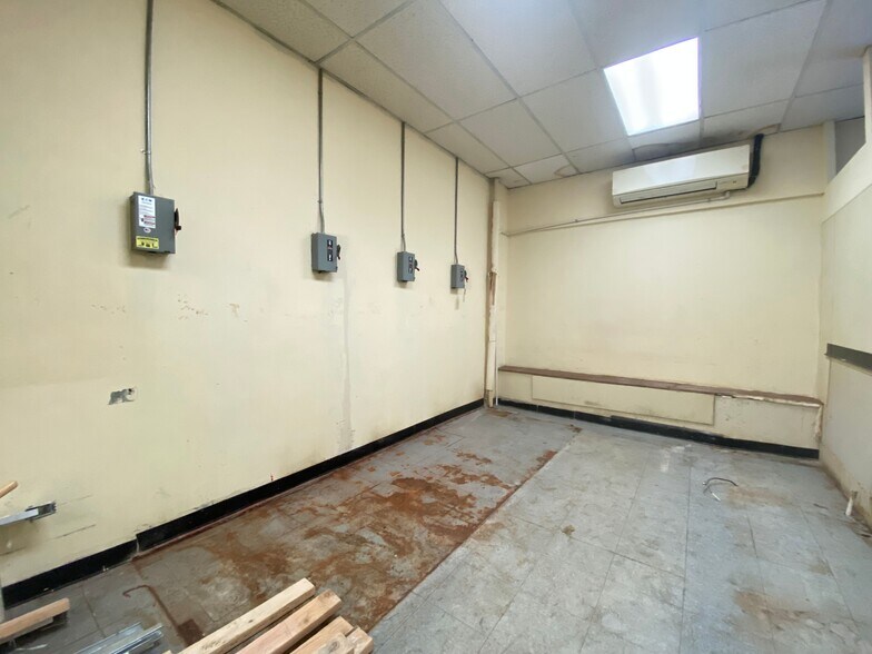 More Photos Of 41-10 29th St, Long Island City Storefront Retail Office For Lease