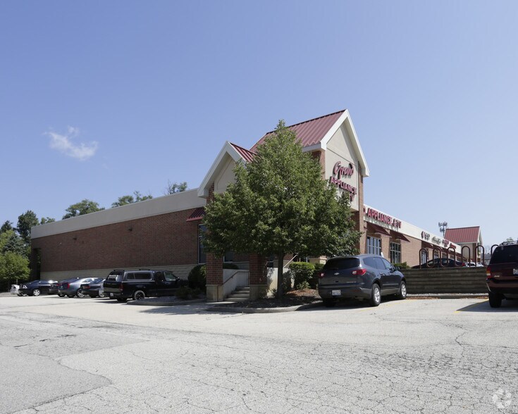 More Photos Of 210-240 Peterson Rd, Libertyville Storefront For Lease