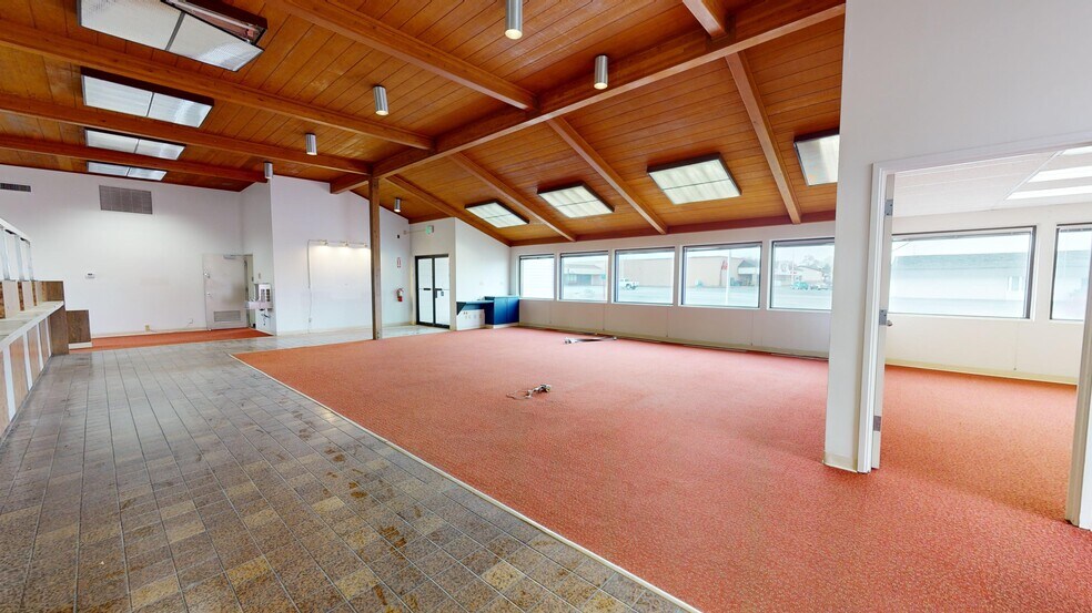 More Photos Of 1005 W 4th St, Winnemucca Bank For Sale