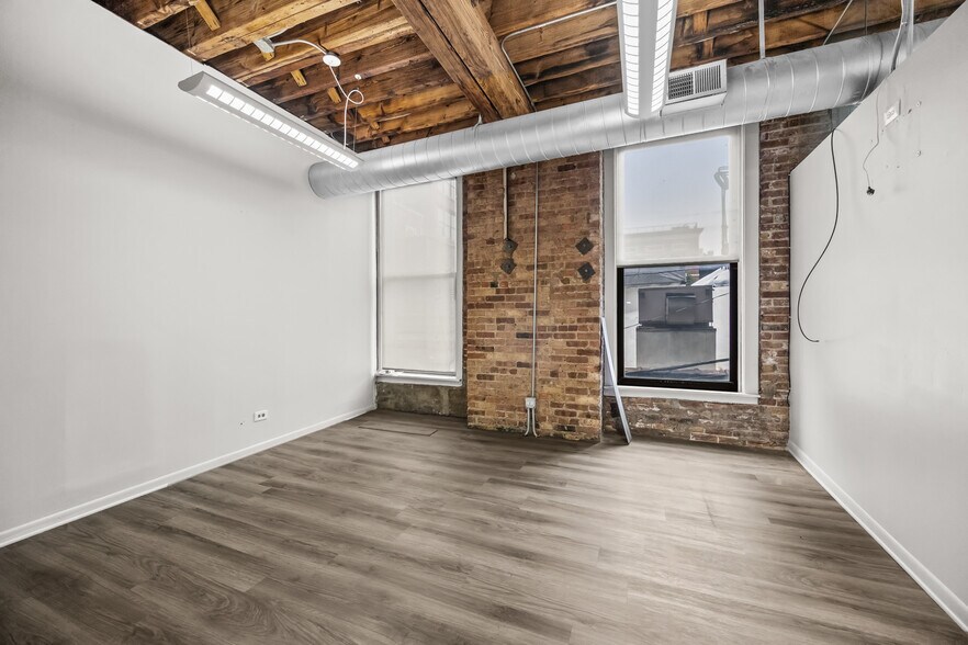 More Photos Of 222 W Ontario St, Chicago Loft Creative Space For Lease