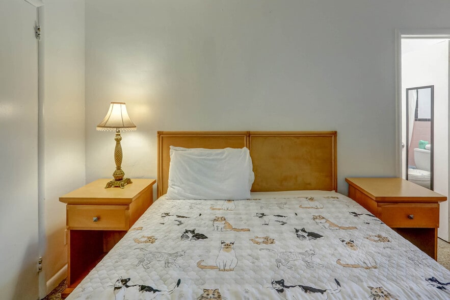 More Photos Of 1743 Wiley St, Hollywood Hotel For Sale