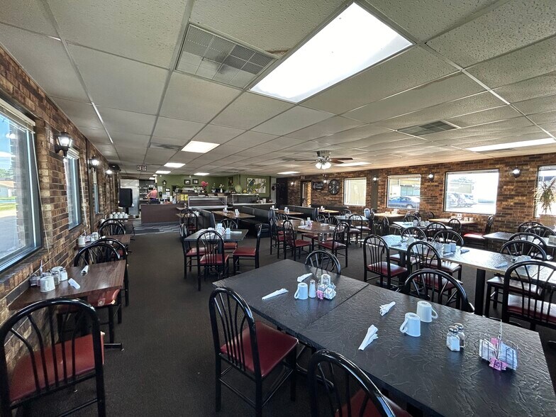 More Photos Of 1110 E 4th St, Ainsworth Restaurant For Sale