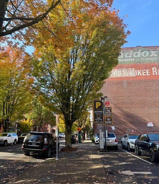 More Photos Of 1231 NW Hoyt St, Portland Loft Creative Space For Lease