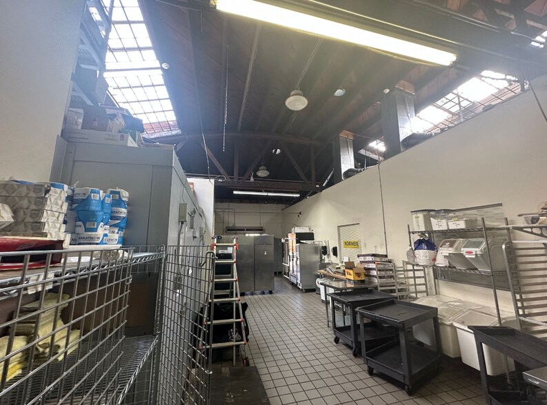More Photos Of 1014 Fruitvale Ave, Oakland Flex For Sale