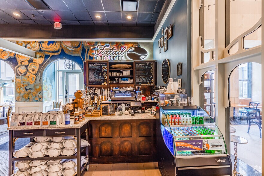 More Photos Of 390 N Orange Ave, Orlando Office For Lease