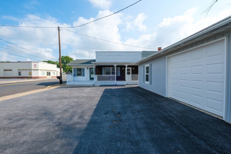 More Photos Of 9604 S Congress St, New Market Office For Sale