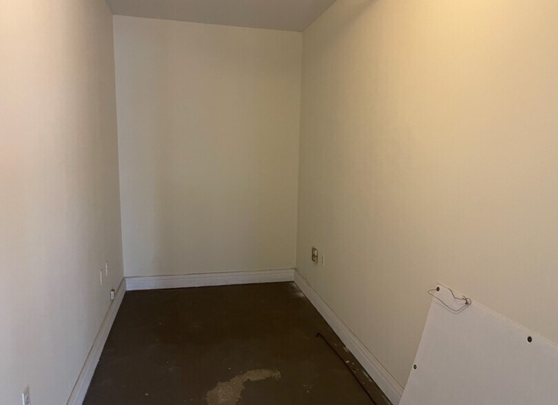 More Photos Of 99 Kingsland Ave, Brooklyn Apartments For Lease