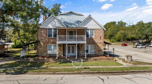 Primary Photo Of 301 NE Barnard St, Glen Rose Office For Sale