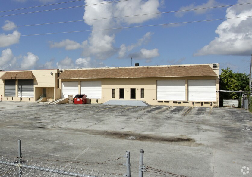 Primary Photo Of 3190 W 15th Ave, Hialeah Manufacturing For Lease