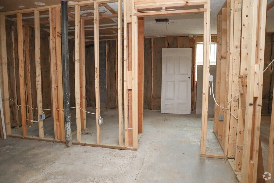 More Photos Of 6135 Petty St SW, Covington General Retail For Sale