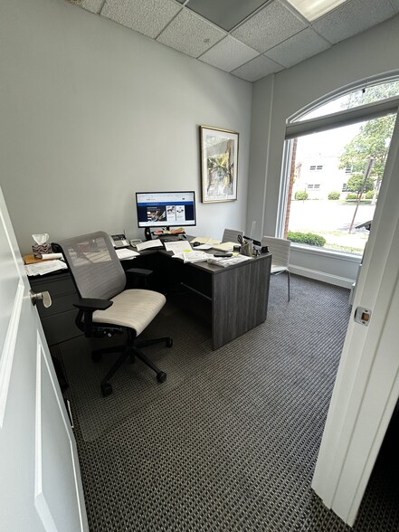 More Photos Of 776-784 Busse Hwy, Park Ridge Office Residential For Sale