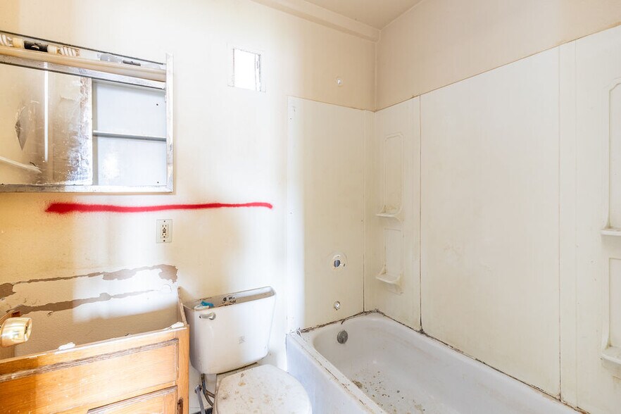 More Photos Of 628 9th St, Niagara Falls Apartments For Sale