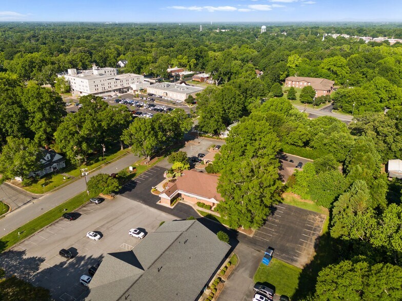 More Photos Of 642 Carpenter Ave, Mooresville Medical For Sale