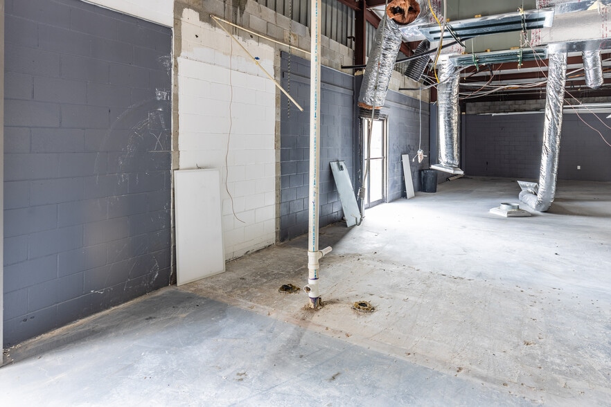 More Photos Of 5953 Roosevelt Blvd, Jacksonville Storefront Retail Office For Sale