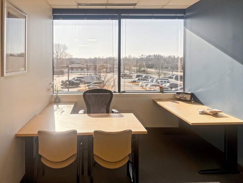 More Photos Of 100 Chesterfield Business Pky, Chesterfield Coworking Space