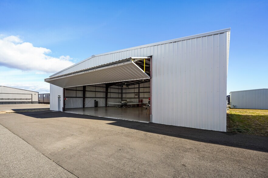 More Photos Of 3229 Airport Rd, Helena Airplane Hangar For Sale