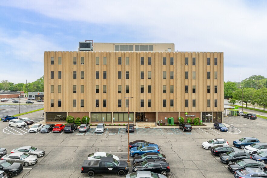 More Photos Of 4701 N Keystone Ave, Indianapolis Office For Sale