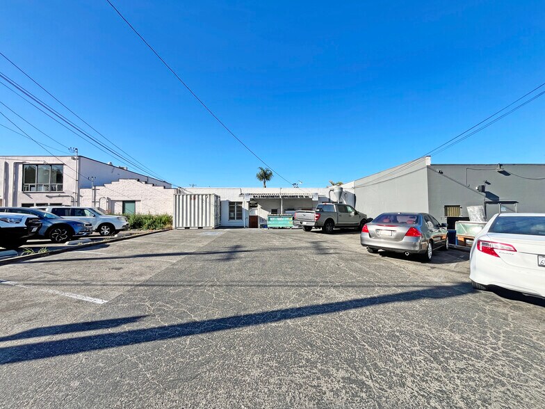 More Photos Of 2407-2411 E Main St, Ventura Storefront For Sale