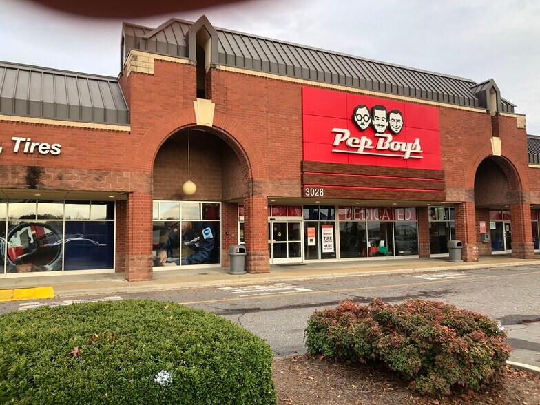 More Photos Of 3016-3030 E Franklin Blvd, Gastonia General Retail For Lease