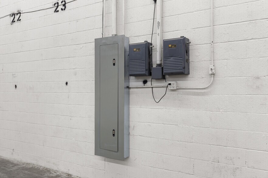 More Photos Of 3109 Garden Brook Dr, Farmers Branch Warehouse For Sale