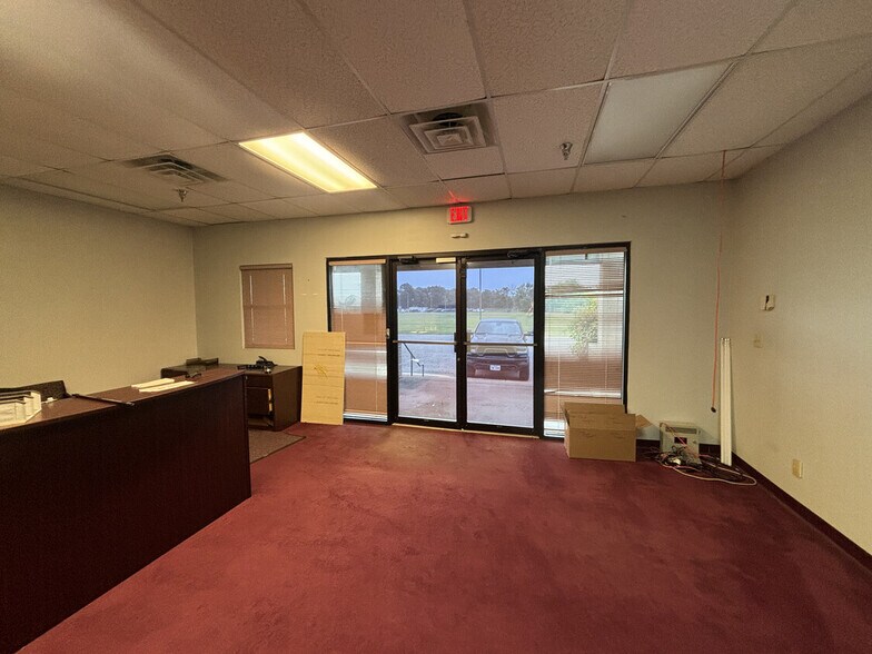 More Photos Of 1600 South Hwy 95, Bastrop Manufacturing For Sale