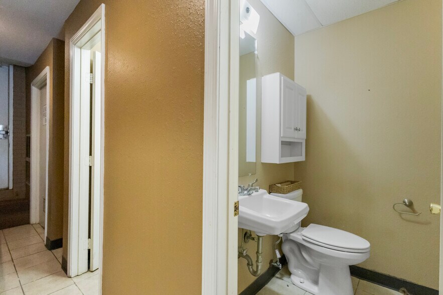 More Photos Of 421 S Beckham Ave, Tyler Medical For Sale