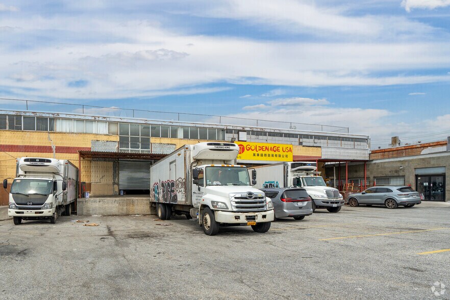 More Photos Of 56-72 49th Pl, Maspeth Warehouse For Lease