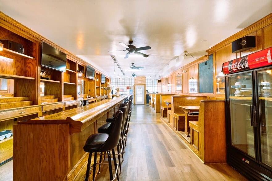 More Photos Of 616 North Ave, Pittsburgh Bar For Sale