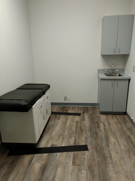 More Photos Of 525 Highland Rd W, Kitchener Freestanding For Lease