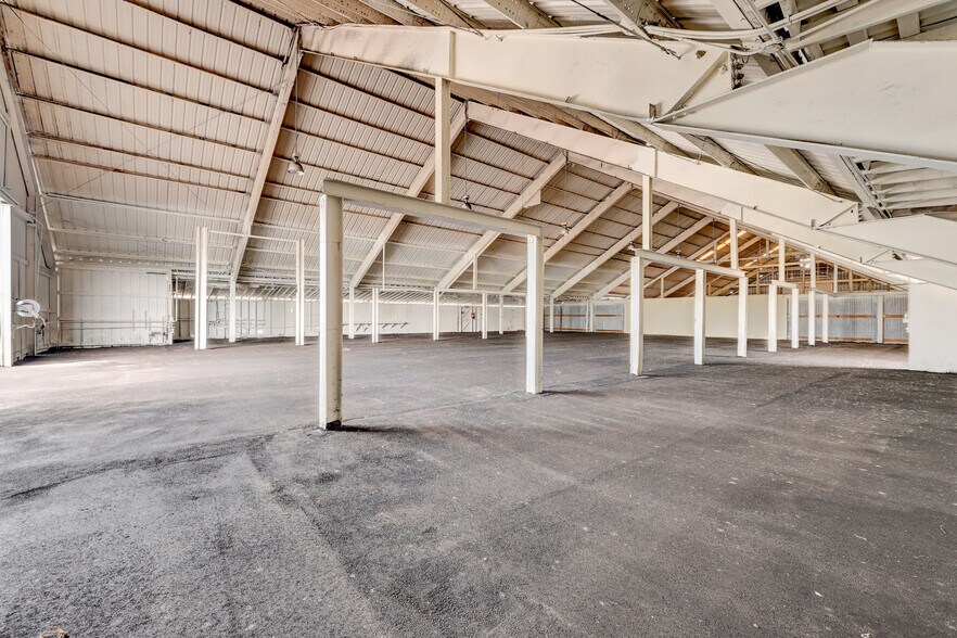 More Photos Of 17250 SW Railroad Ave, Indiantown Manufacturing For Sale