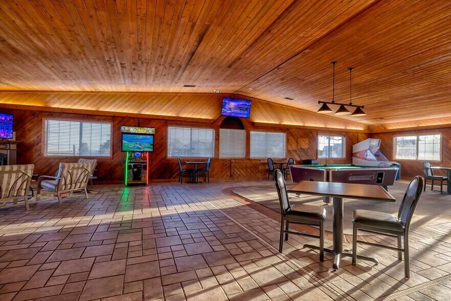 More Photos Of 203 SE 7th St, Stuart Hotel For Sale