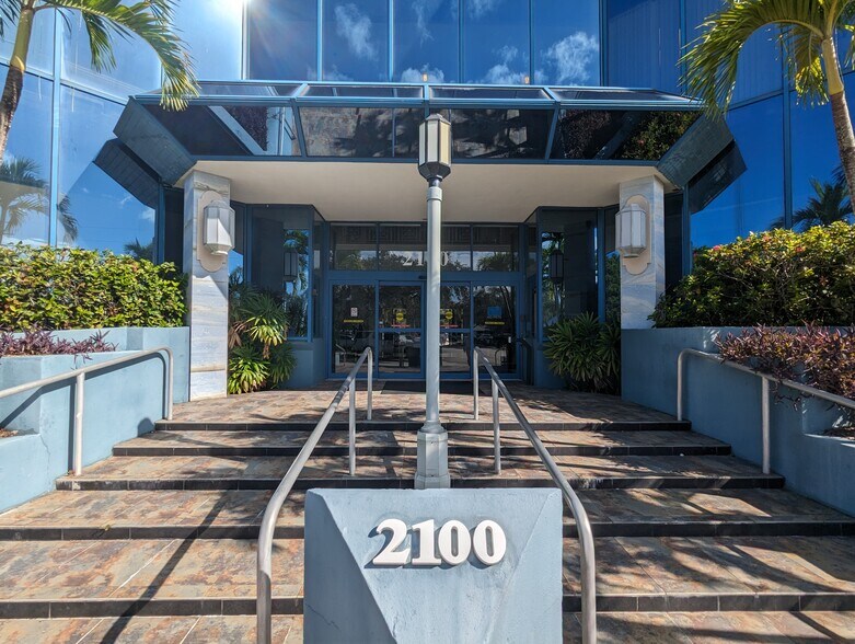 More Photos Of 2100 SE Ocean Blvd, Stuart Medical For Lease