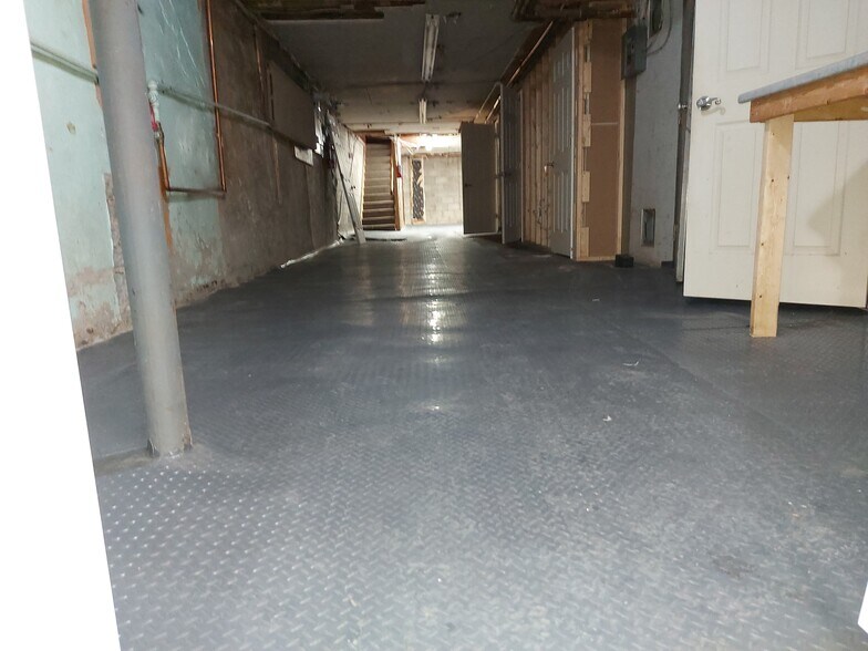 More Photos Of 474 Queen St W, Toronto Storefront Retail Office For Lease