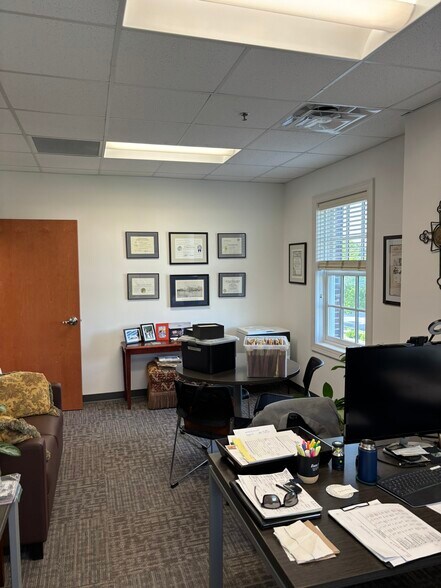 More Photos Of 100 Country Club Dr, Hendersonville Medical For Lease