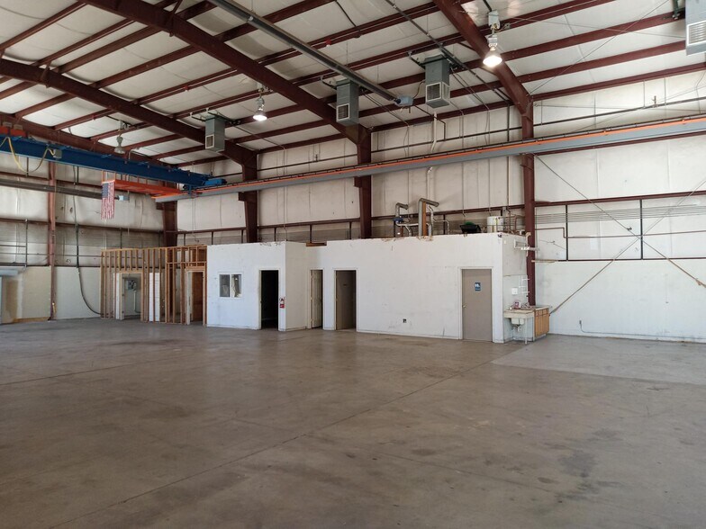 More Photos Of 1125-1135 Depew Ct, Lakewood Warehouse For Lease