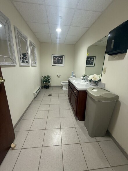 More Photos Of 155 Lafayette Rd, North Hampton Medical For Lease