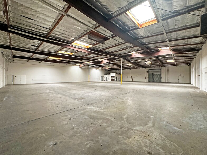 More Photos Of 1025 E Orangethorpe Ave, Anaheim Showroom For Sale