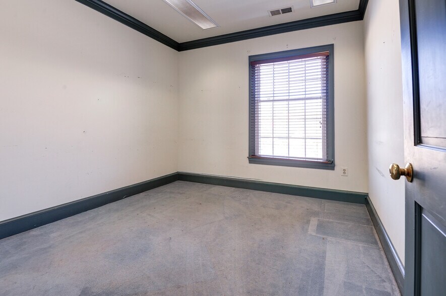 More Photos Of 13000 Harbor Dr, Woodbridge Office For Lease