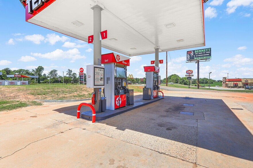 More Photos Of 201 US Highway 1 Byp S, Louisville General Retail For Sale