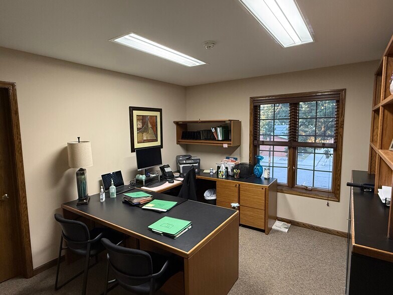 More Photos Of 475 W Terra Cotta Ave, Crystal Lake Office For Lease