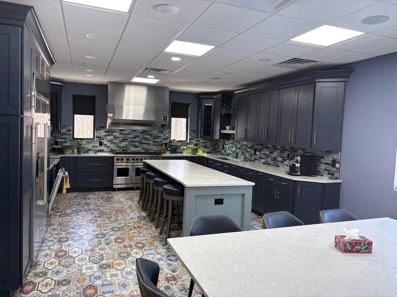 More Photos Of 1381 Fairview Blvd, Delran Office For Sale