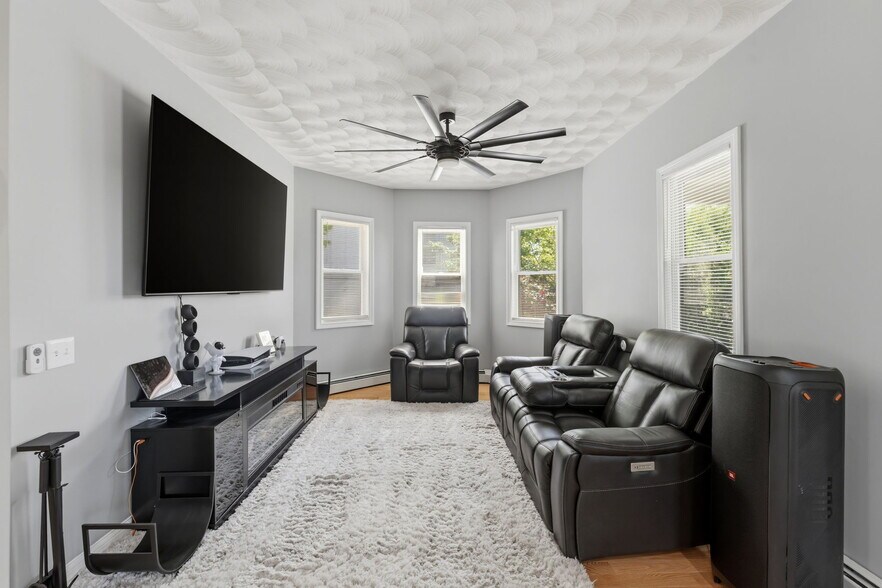 More Photos Of 1452 Plainfield Pike, Cranston Specialty For Sale