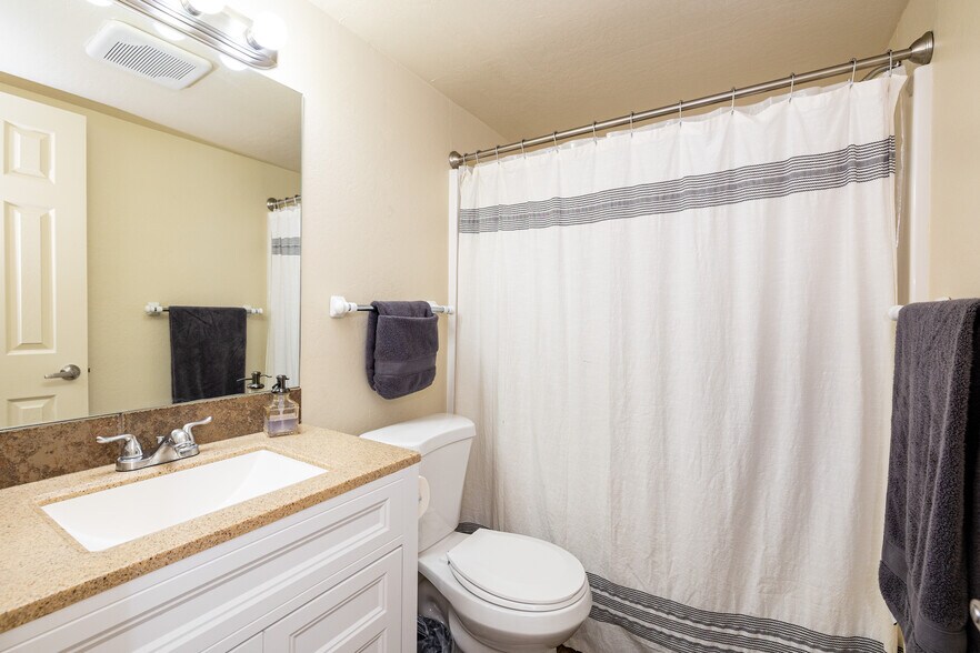 More Photos Of 116 S 1st St, Williams Office For Sale