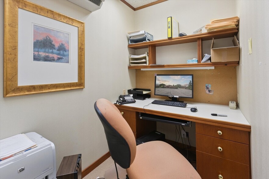 More Photos Of 1003 Mulholland St, Bay City Office For Sale