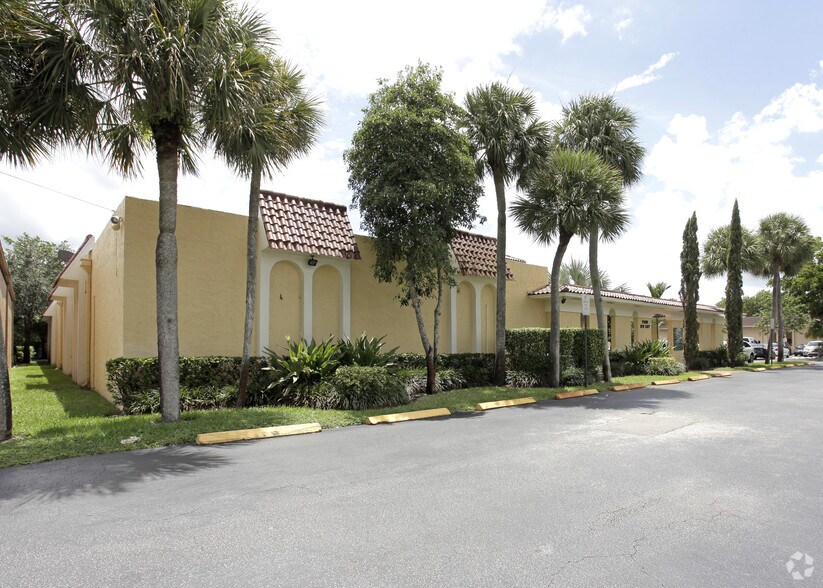 More Photos Of 7420 NW 5th St, Plantation Office Residential For Lease