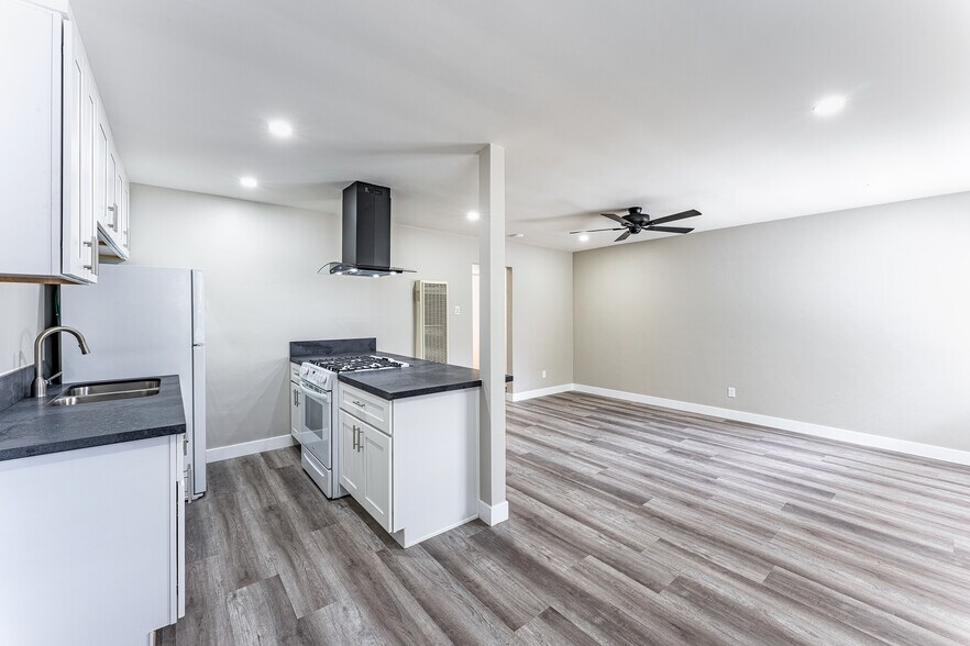 More Photos Of 2777 Nimitz Blvd, San Diego Apartments For Sale